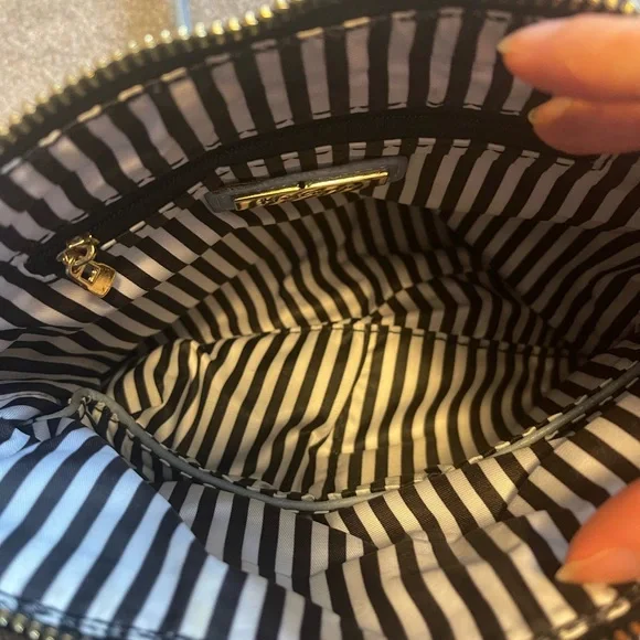 Light blue square crossbody purse with tassels - Picture 4 of 7